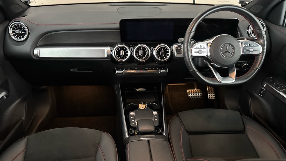 MERCEDES EQB Image 11