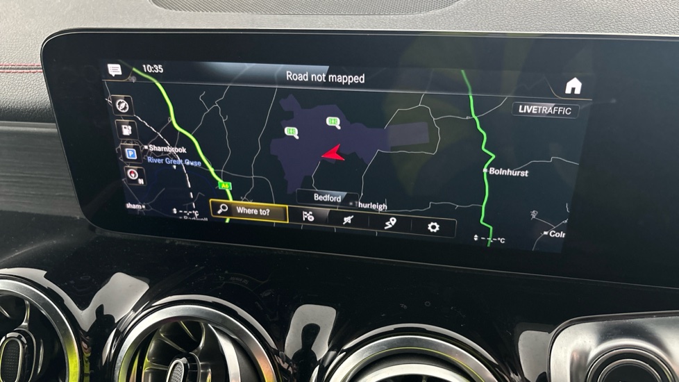 MERCEDES EQB Image 12