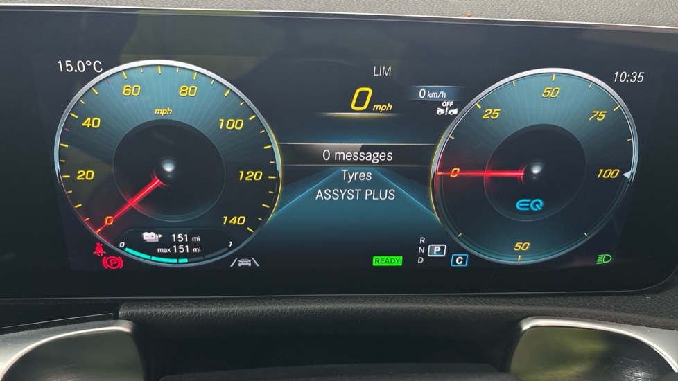 MERCEDES EQB Image 13