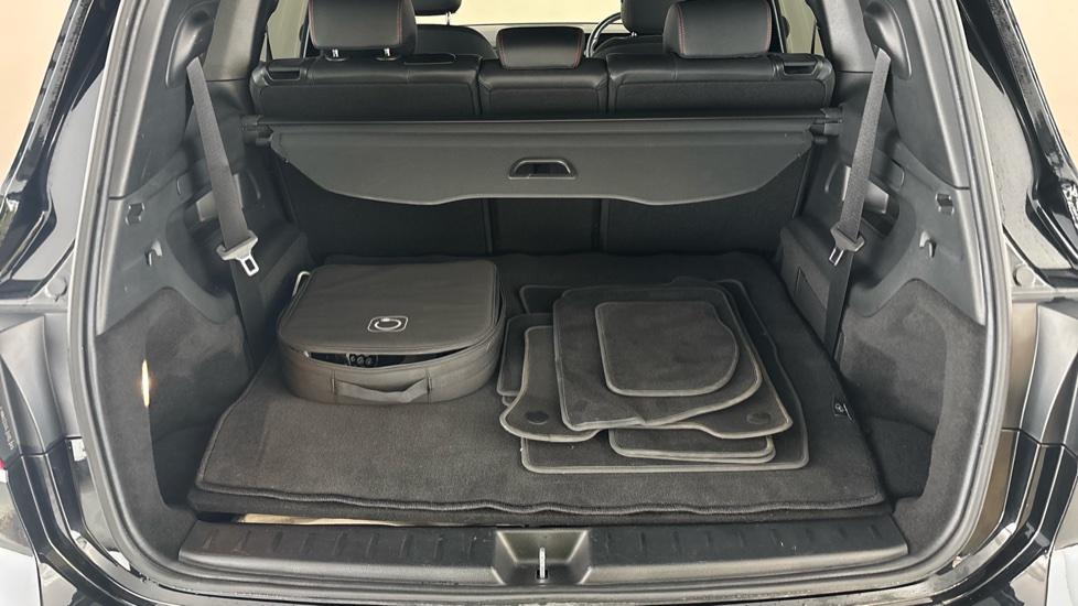 MERCEDES EQB Image 15