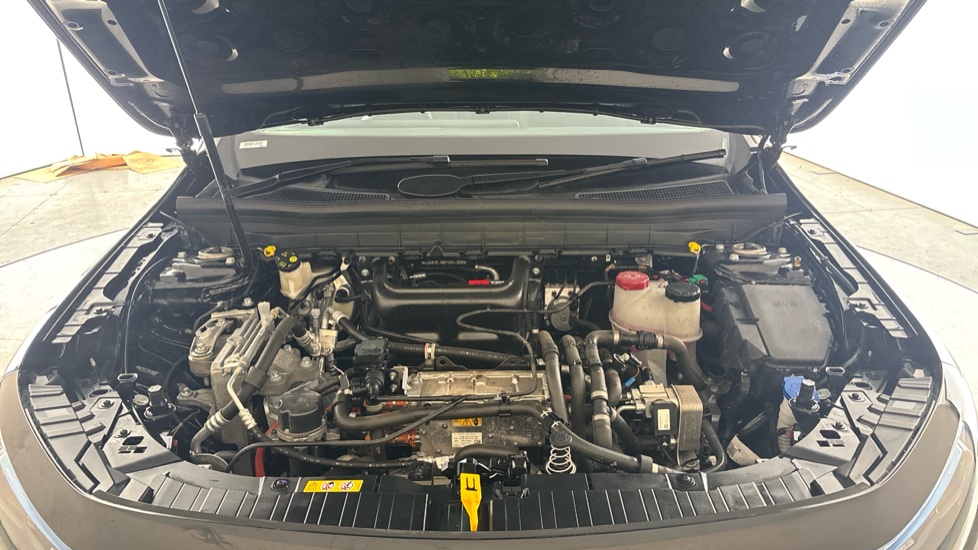 MERCEDES EQB Image 16