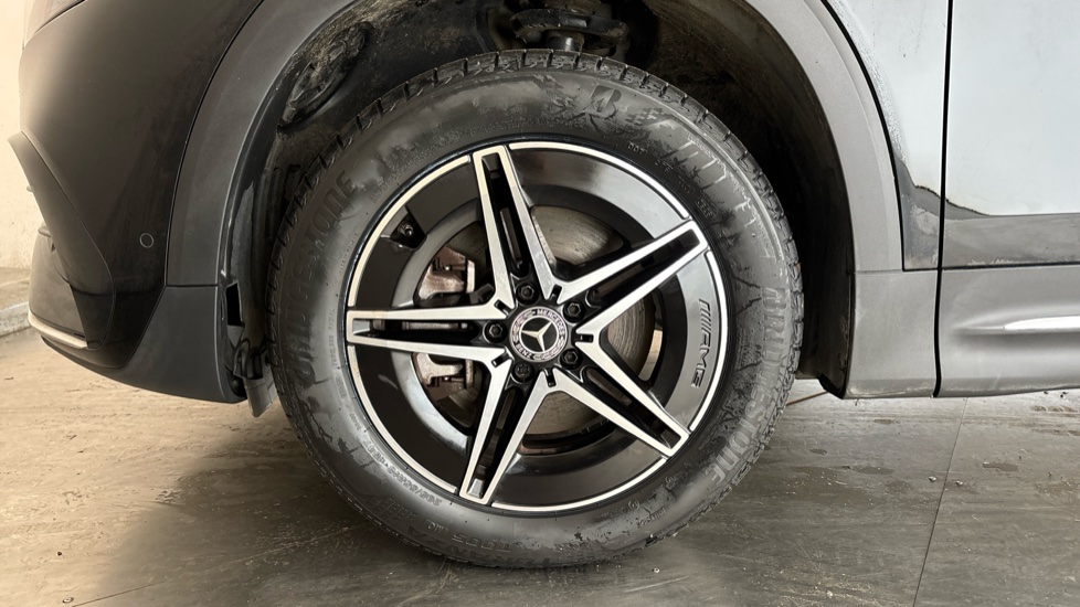 MERCEDES EQB Image 17