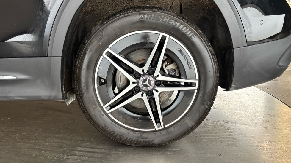 MERCEDES EQB Image 18