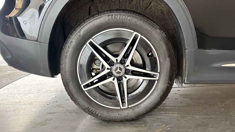 MERCEDES EQB Image 19
