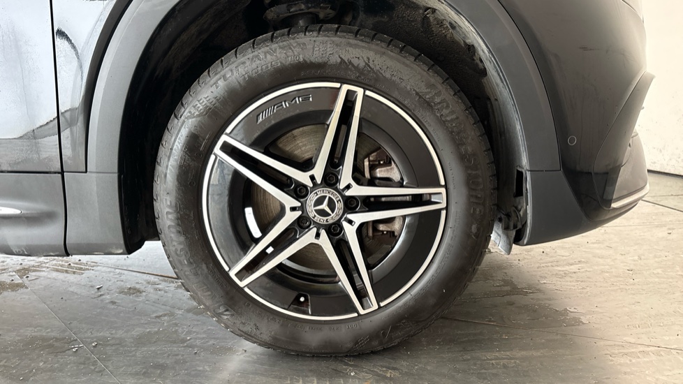 MERCEDES EQB Image 20