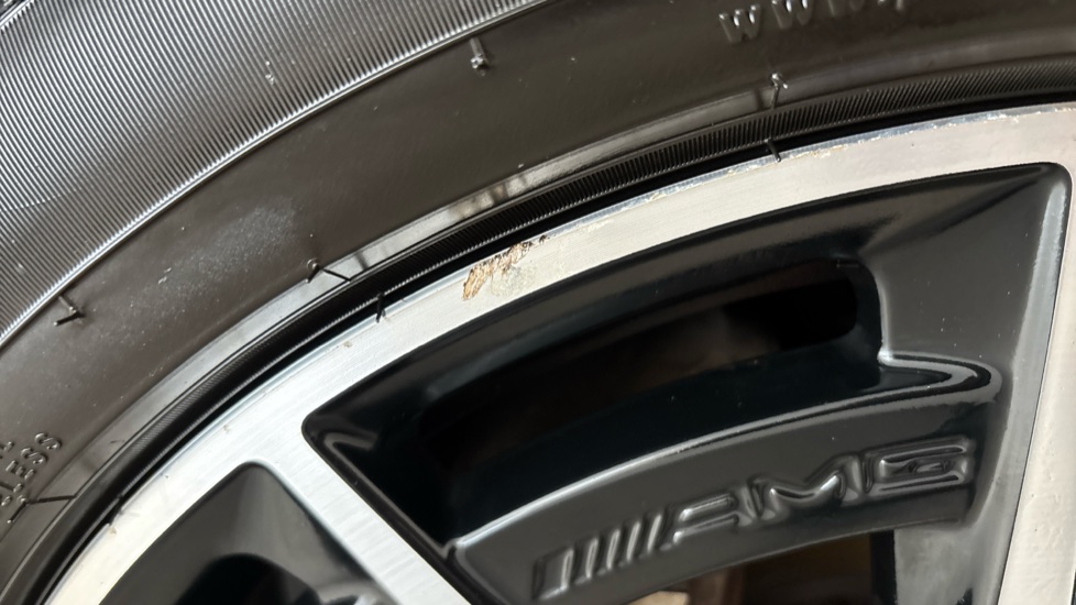 MERCEDES EQC Scuff