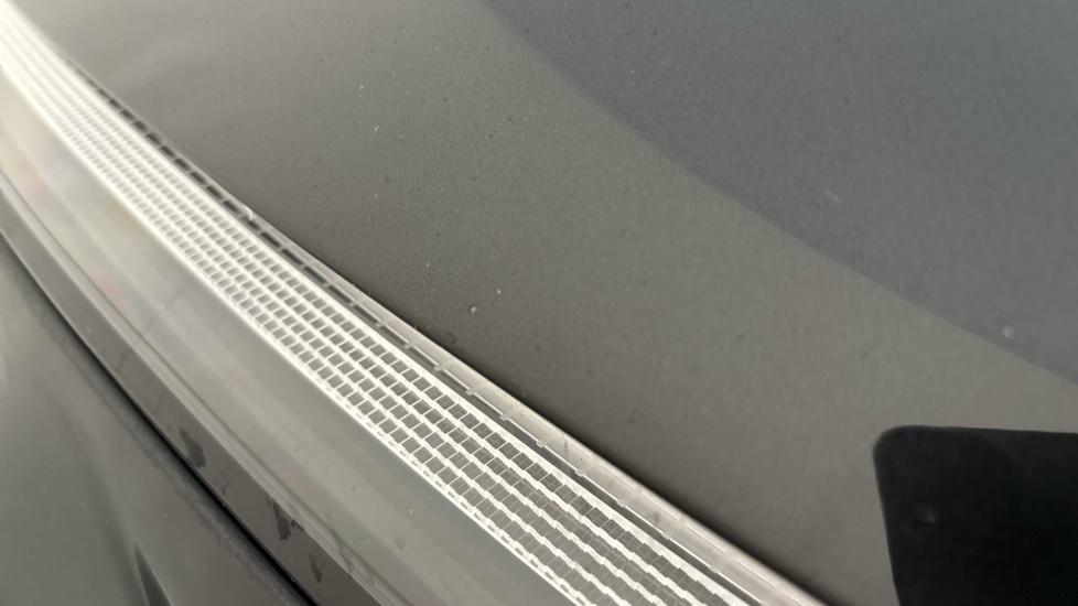 MERCEDES EQC Multiple chips