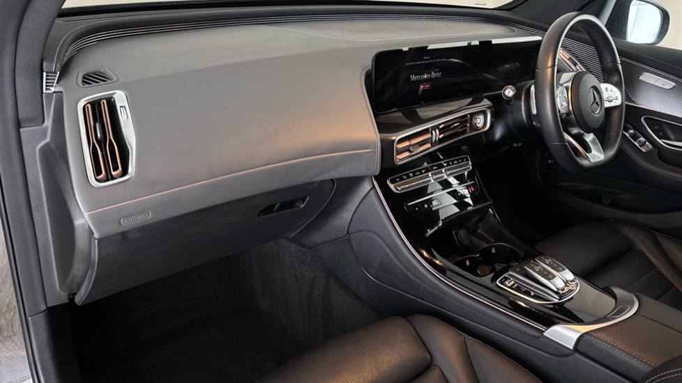 MERCEDES EQC Image 10