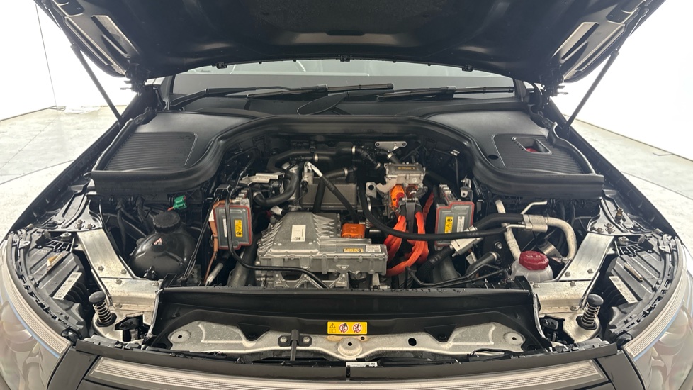 MERCEDES EQC Image 16