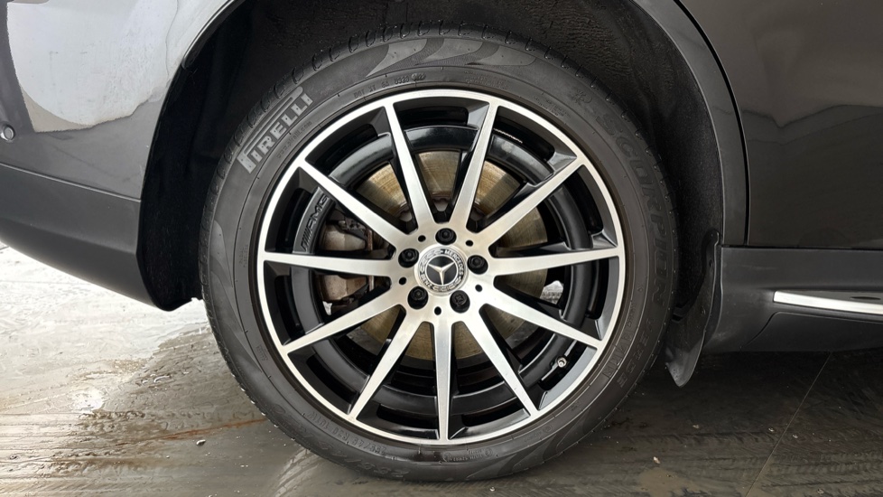 MERCEDES EQC Image 19