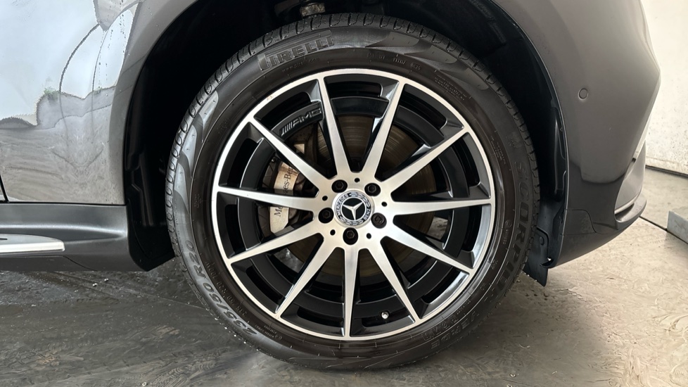MERCEDES EQC Image 20