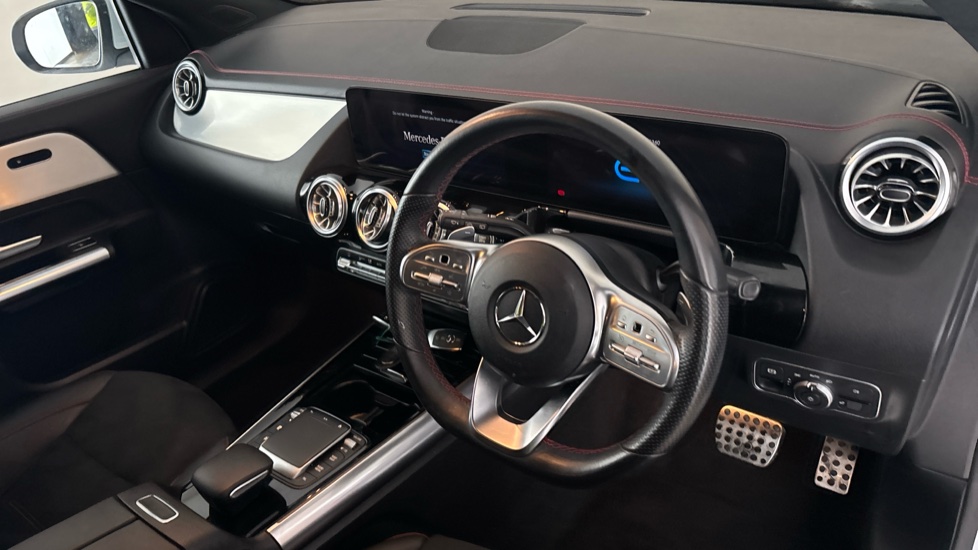 MERCEDES EQA Image 9