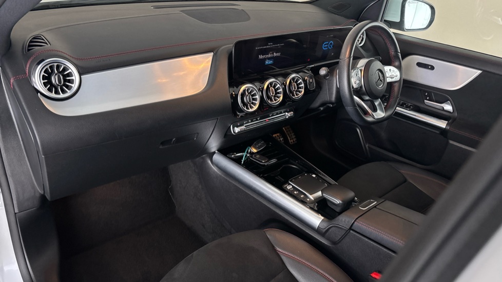 MERCEDES EQA Image 10