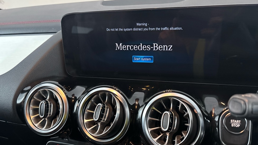 MERCEDES EQA Image 12