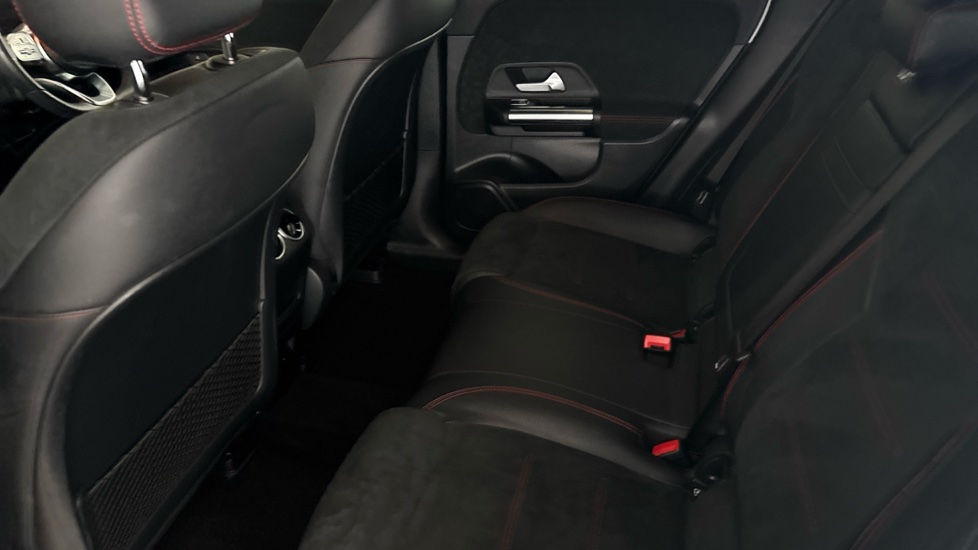 MERCEDES EQA Image 14