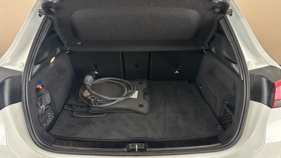 MERCEDES EQA Image 15