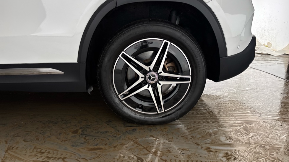 MERCEDES EQA Image 18