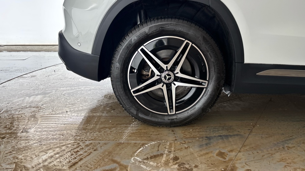 MERCEDES EQA Image 19
