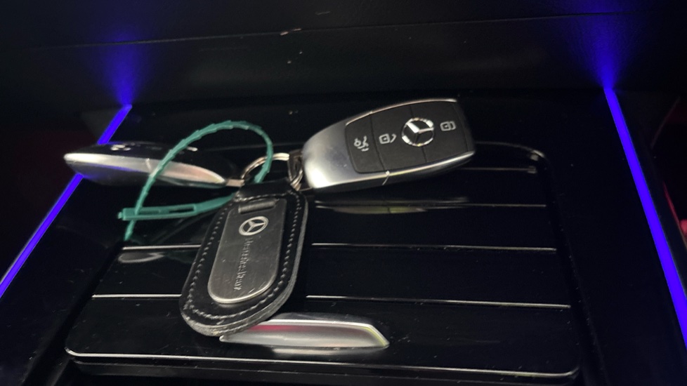MERCEDES EQA 2 keys