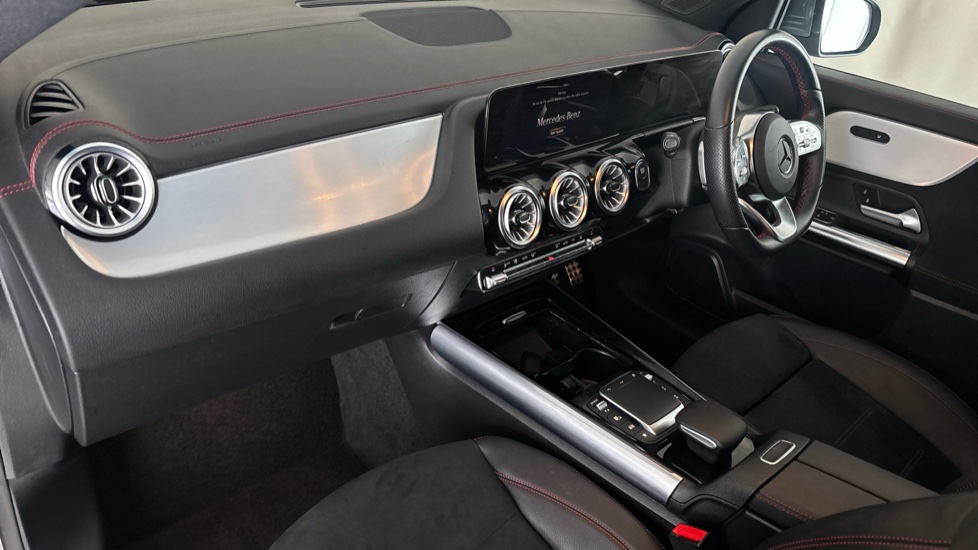 MERCEDES EQA Image 10