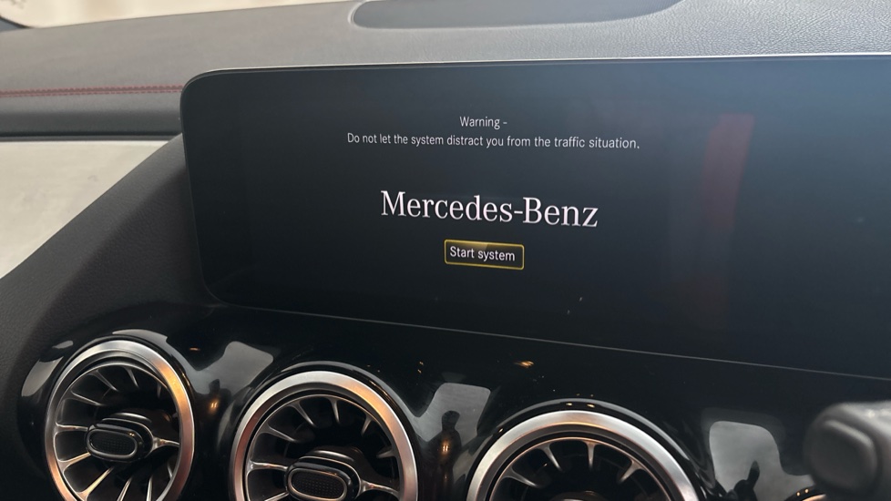 MERCEDES EQA Image 12