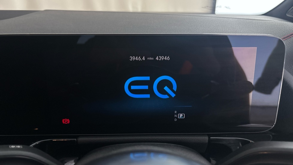 MERCEDES EQA Image 13