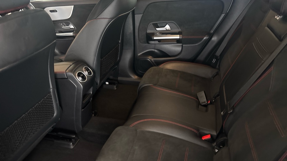 MERCEDES EQA Image 14