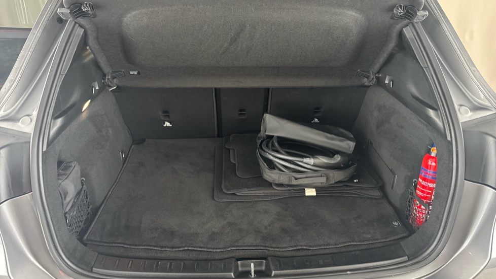 MERCEDES EQA Image 15