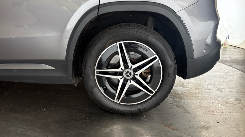 MERCEDES EQA Image 18