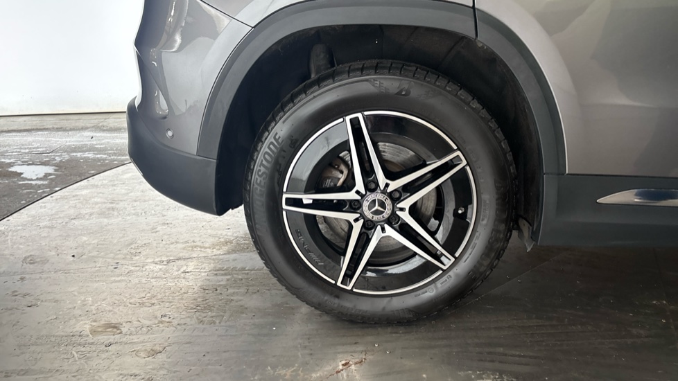 MERCEDES EQA Image 19