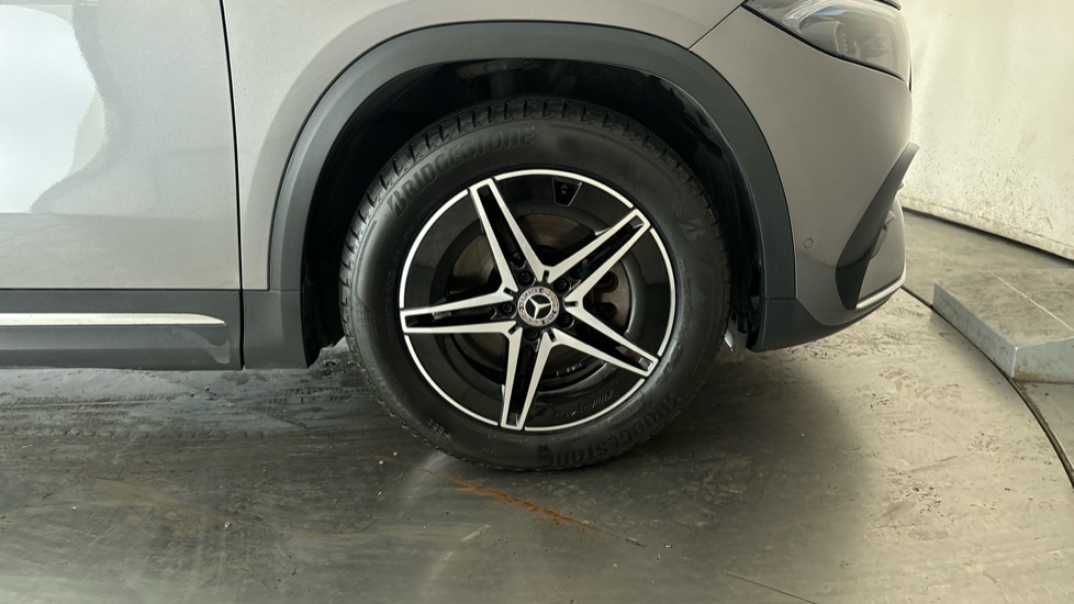 MERCEDES EQA Image 20