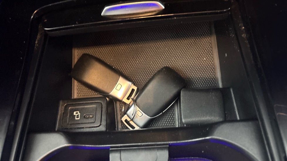 MERCEDES EQA 2 keys