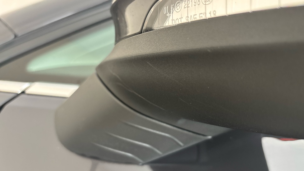 VOLKSWAGEN GOLF Scuff