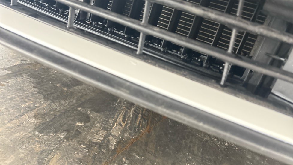 MERCEDES EQC scuff