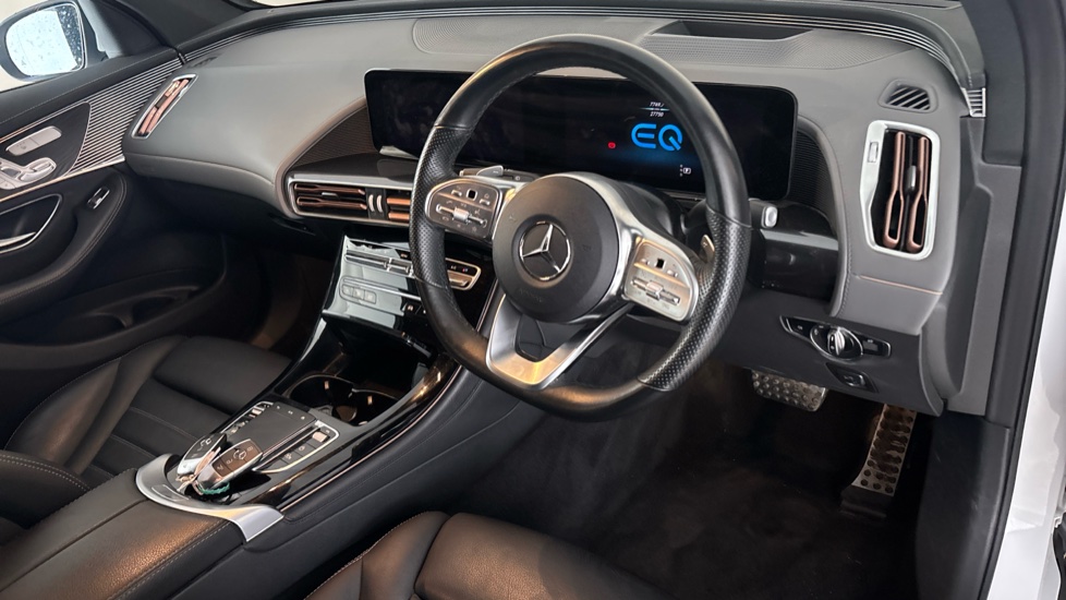 MERCEDES EQC Image 9