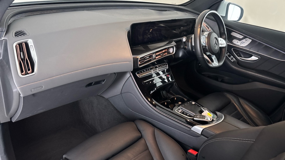 MERCEDES EQC Image 10