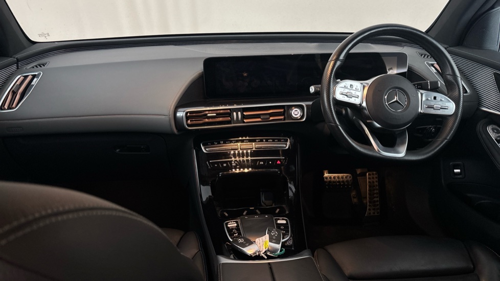 MERCEDES EQC Image 11