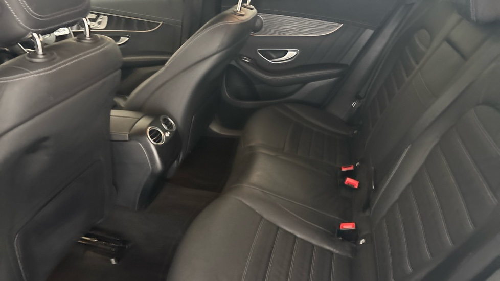 MERCEDES EQC Image 14