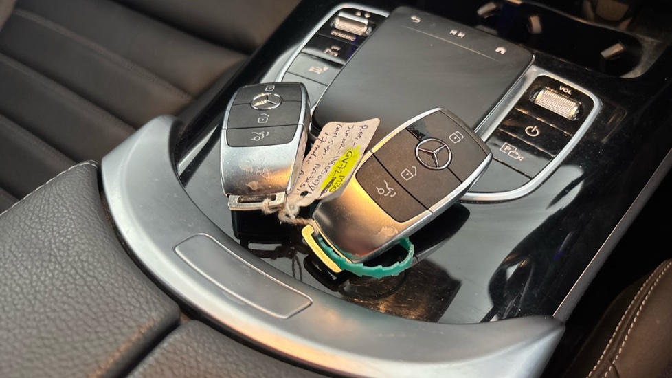 MERCEDES EQC 2 keys