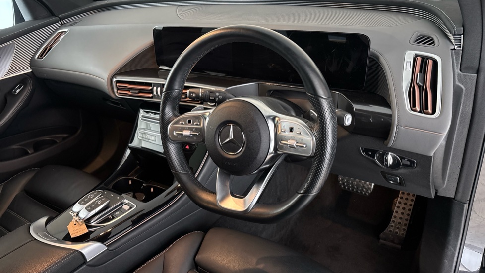 MERCEDES EQC Image 9