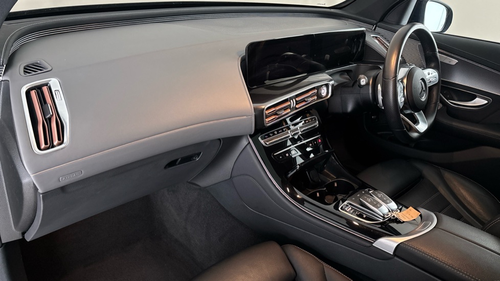 MERCEDES EQC Image 10