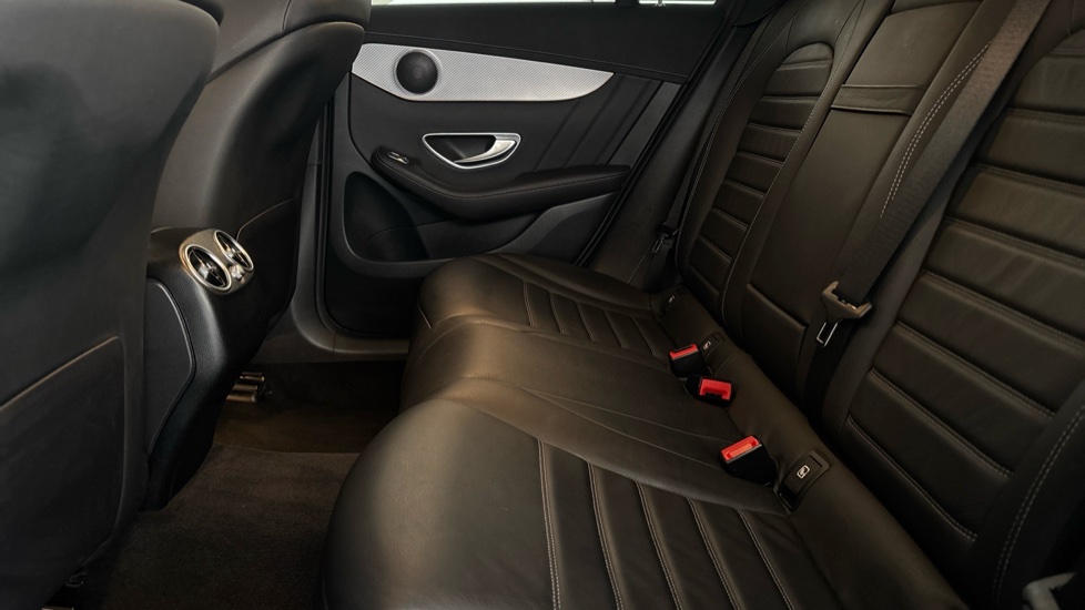 MERCEDES EQC Image 14