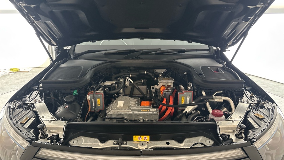 MERCEDES EQC Image 16