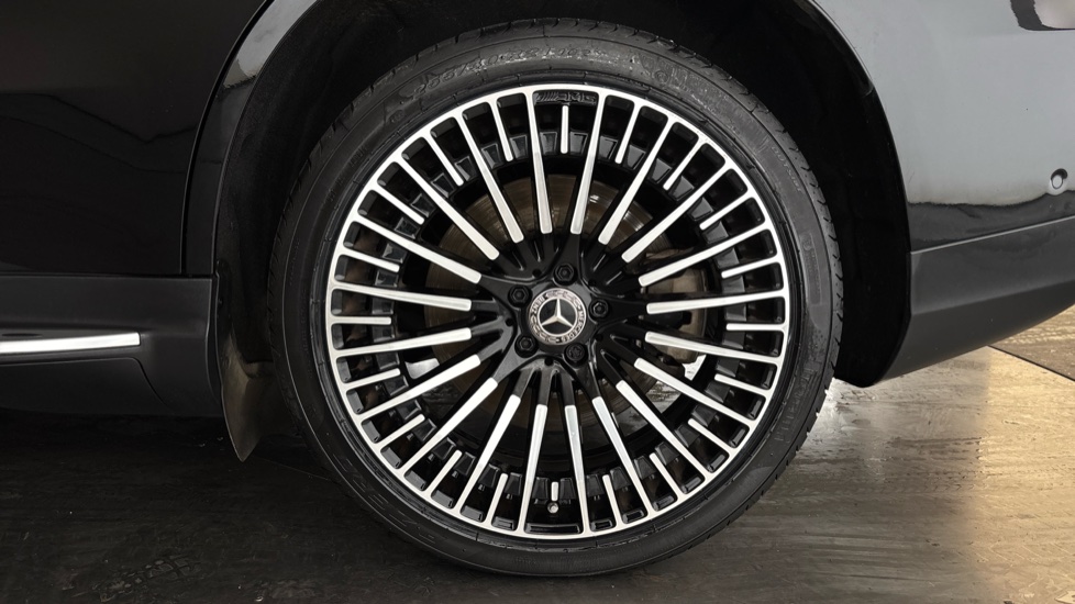 MERCEDES EQC Image 18