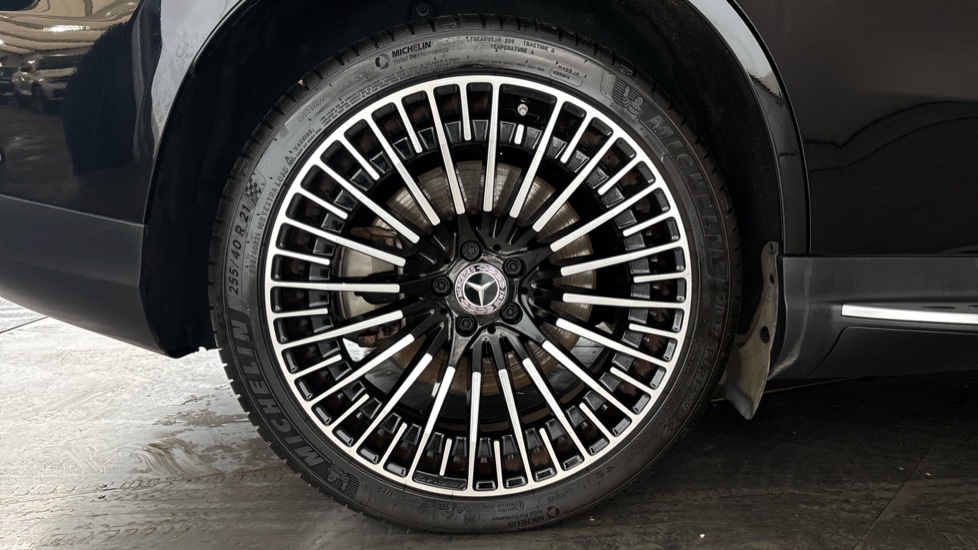 MERCEDES EQC Image 19