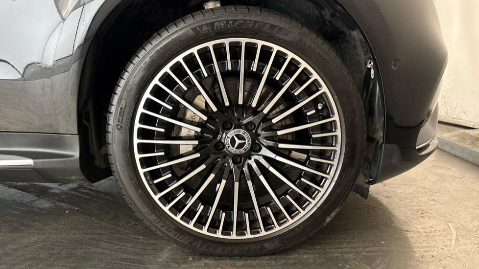 MERCEDES EQC Image 20