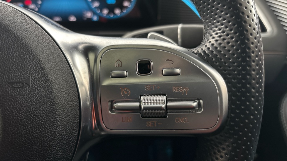 MERCEDES EQC Cruise control