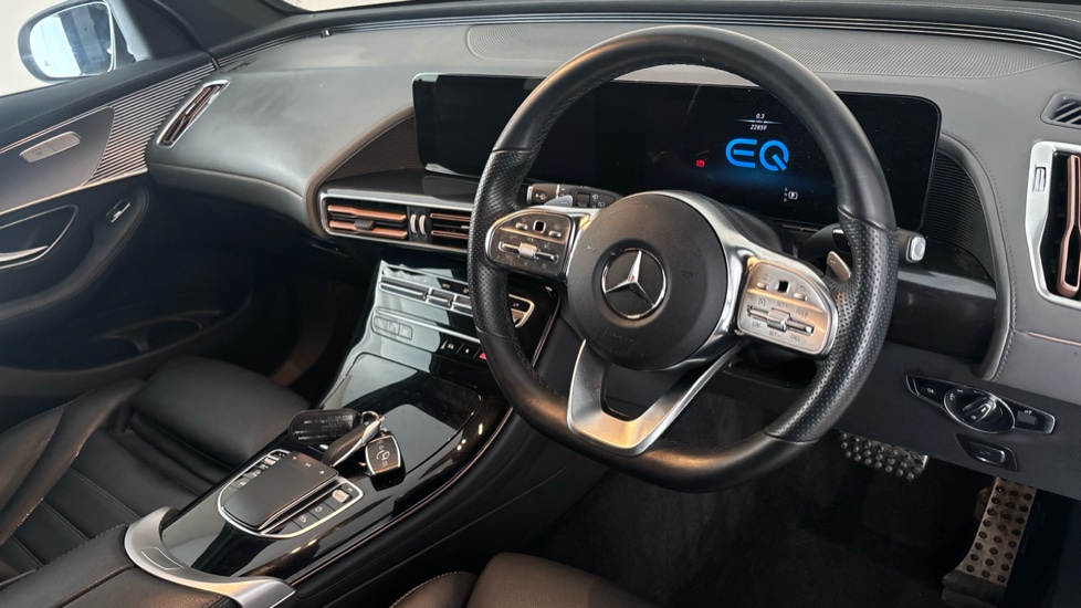 MERCEDES EQC Image 9