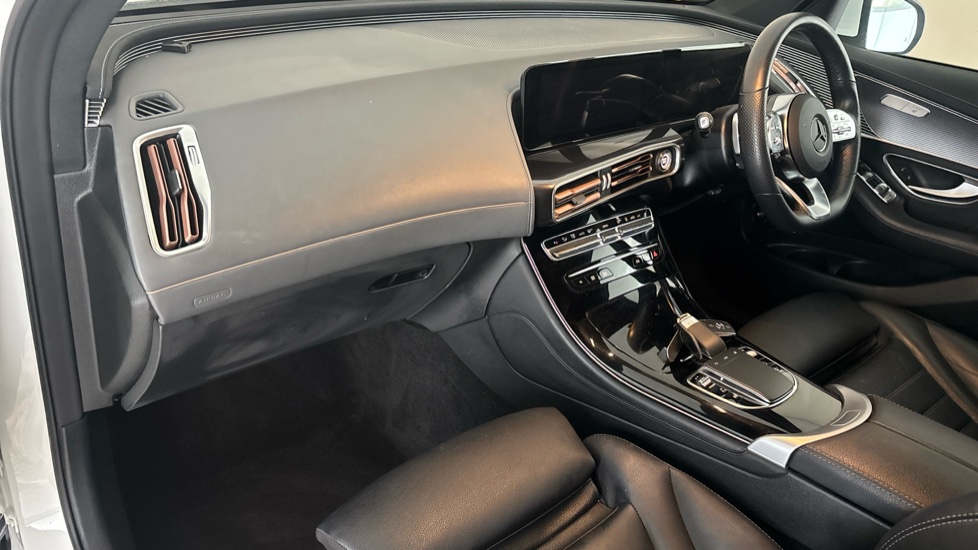 MERCEDES EQC Image 10