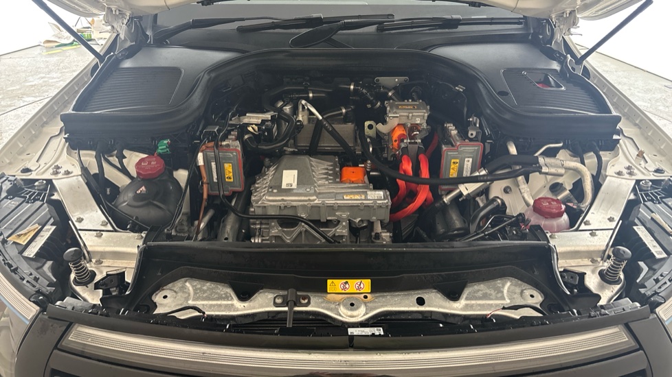 MERCEDES EQC Image 16